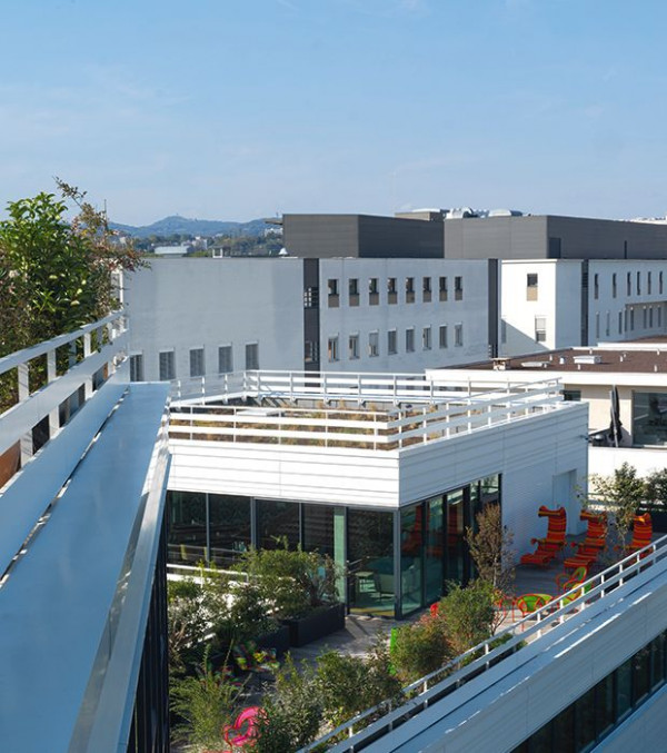 vue-exterieur-terrasses-rooftop-maison-vitton-lyon